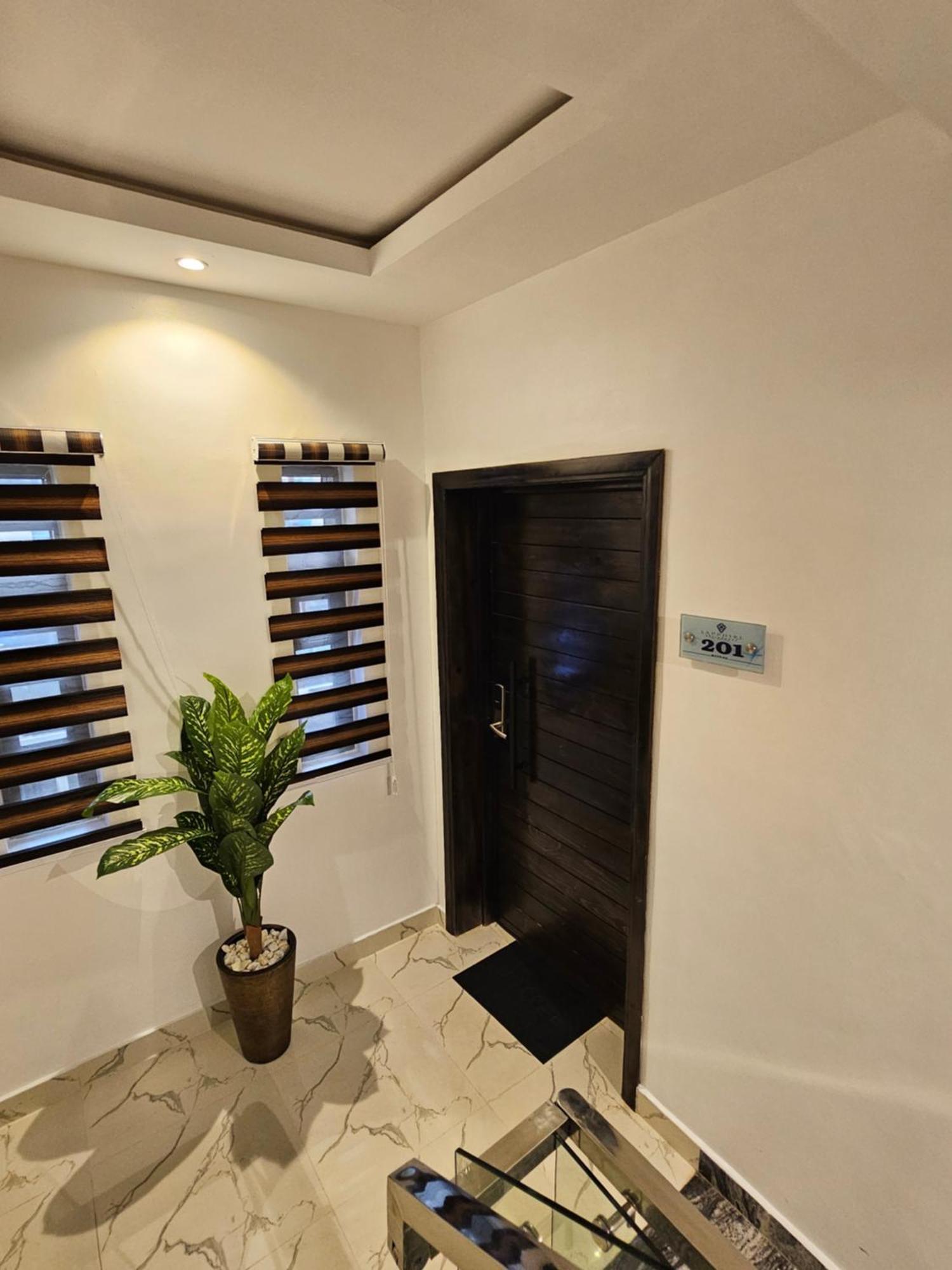 Sapphire Residences By Crystal Magodo Ikeja Exterior photo